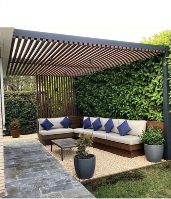 Pergola bioclimatique en aluminium avec finition de cadre anodisant et pavillon extérieur