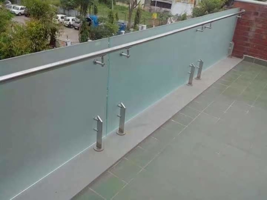 Plancher monté personnalisable en aluminium U-canal de la garde-corps en verre pour la conception sans cadre