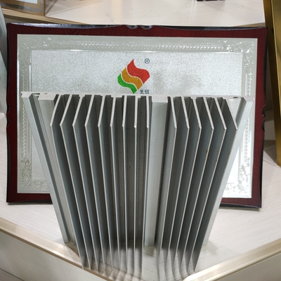 Profiles extrudés en aluminium à dissipation de chaleur améliorée pour évier de chaleur anodisé sur mesure