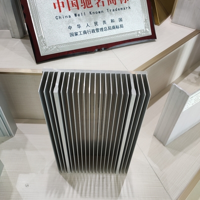 Profiles extrudés en aluminium à dissipation de chaleur améliorée pour évier de chaleur anodisé sur mesure
