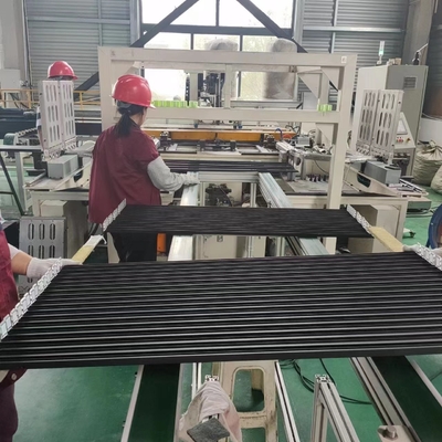 Cadres de panneaux solaires légers Profiles de section en aluminium pour système solaire personnalisé
