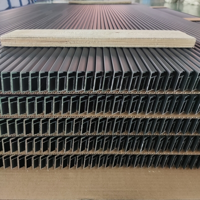Cadres de panneaux solaires légers Profiles de section en aluminium pour système solaire personnalisé
