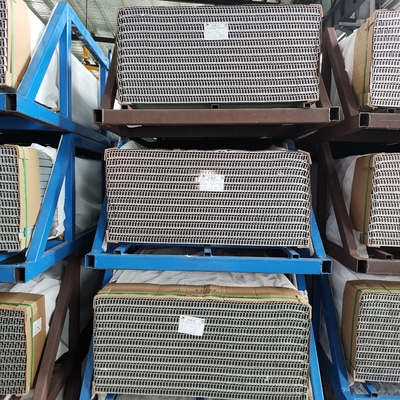 Cadres de panneaux solaires légers Profiles de section en aluminium pour système solaire personnalisé