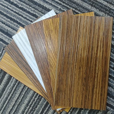 Profil en aluminium à grains de bois pour fenêtres et portes de construction de bâtiments sur mesure