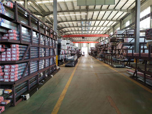 Matériau principal PVC Profiles en aluminium à extrusion de la série 6000 T5 T6 pour le système de coffrage de construction