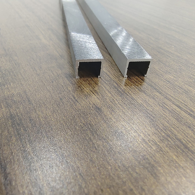 Décoration d'argent personnalisée Trim Slots Aluminium Channel avec service de traitement de soudage