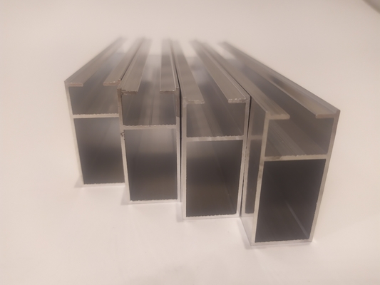 Pérou Profiles en aluminium pour fenêtres et portes 6063 Tolérance du profil en aluminium personnalisé ± 0,13%