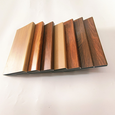 Coupe personnalisée pour les profils en aluminium en bois 3D dans les solutions de porte de fenêtre et de façade