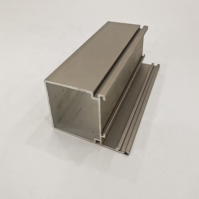 Profil d'aluminium 6063 T5 à haute tolérance pour les fenêtres et les portes de conception de grille moderne