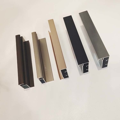 Profiles d'aluminium naturels 6063 6061 T5 personnalisés pour fenêtre de salle de douche et pergola