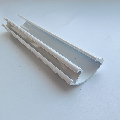 Service de soudage d'épaisseur personnalisé pour les profilés en aluminium dans la construction innovante