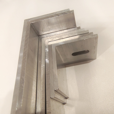 Température T3-T8 Profils d'angle en aluminium personnalisés pour les supports de rideau de façade de la série 6000