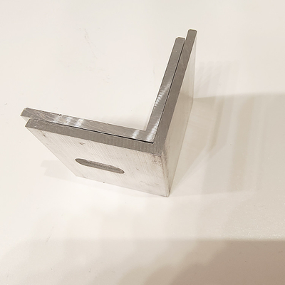 Température T3-T8 Profils d'angle en aluminium personnalisés pour les supports de rideau de façade de la série 6000