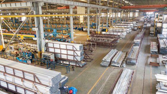 Fourniture directe de profilés en aluminium pour la décoration de fenêtres et de portes de bâtiments