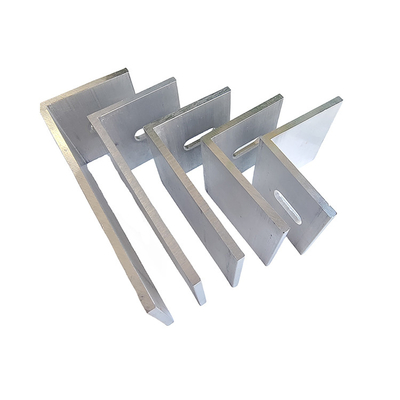 Des supports de montage de panneaux solaires en aluminium en forme de L 80x40x40 mm pour des applications extérieures