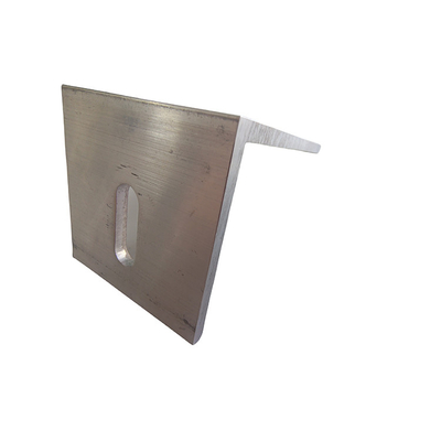 Des supports de montage de panneaux solaires en aluminium en forme de L 80x40x40 mm pour des applications extérieures
