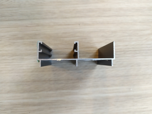Profil d'aluminium de tolérance de 0,60 mm personnalisé pour les fenêtres et les portes de Bolivie et du Chili
