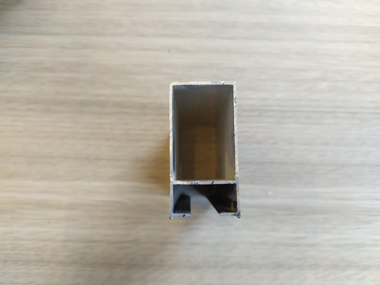 Profil d'aluminium de tolérance de 0,60 mm personnalisé pour les fenêtres et les portes de Bolivie et du Chili