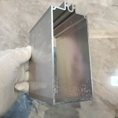 Service OEM ODM comprenant des profils en aluminium à grains de bois pour les projets de murs de rideau