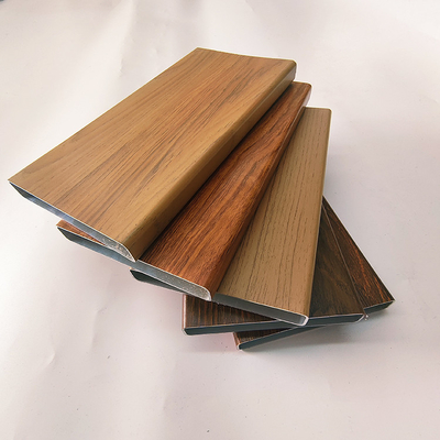 0.3 mm au-dessus de l'épaisseur Profil d'extrusion en aluminium à grains de bois pour fenêtres et portes