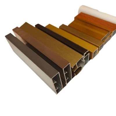 Alliage 6063 T5 revêtement en poudre anodisée bois grain brossé profilés en or en aluminium pour armoires de cuisine