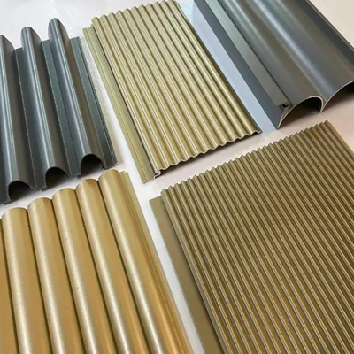 Les panneaux ondulés en alliage d'aluminium de grain de bois ou en plaque de mur ou de toit répondent à la norme GB