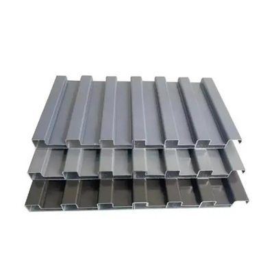 Les panneaux ondulés en alliage d'aluminium de grain de bois ou en plaque de mur ou de toit répondent à la norme GB