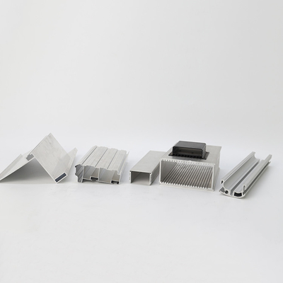Profiles d'aluminium à extrusion personnalisée pour fenêtres industrielles CNC