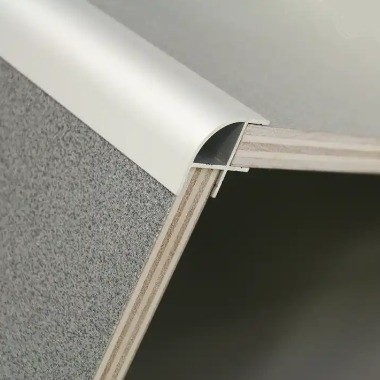 Service de soudage Profil d'aluminium en forme de L en forme de ventilateur pour l'extrusion d'angle d'angle de bureau