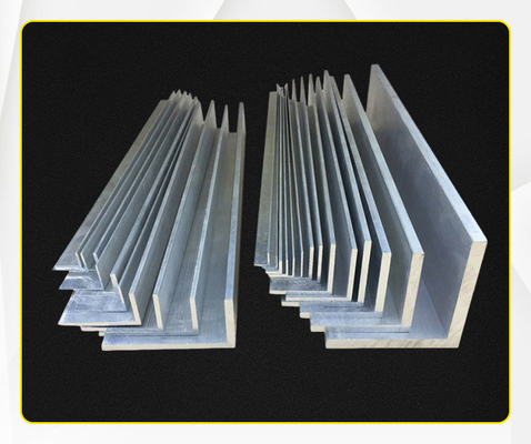 Service de soudage Profil d'aluminium en forme de L en forme de ventilateur pour l'extrusion d'angle d'angle de bureau