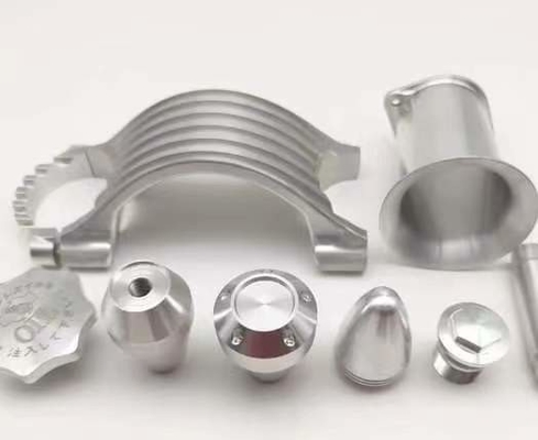 Couleurs personnalisées Enveloppe en aluminium d'extrusion personnalisée pour le profilé de traitement en profondeur