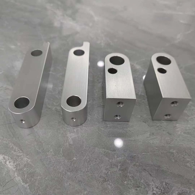 Couleurs personnalisées Enveloppe en aluminium d'extrusion personnalisée pour le profilé de traitement en profondeur