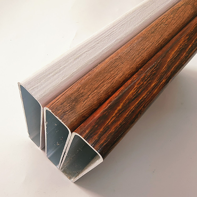 Profiles de fenêtres et de portes coulissantes en aluminium à grain de bois à extrusion personnalisée pour la découpe