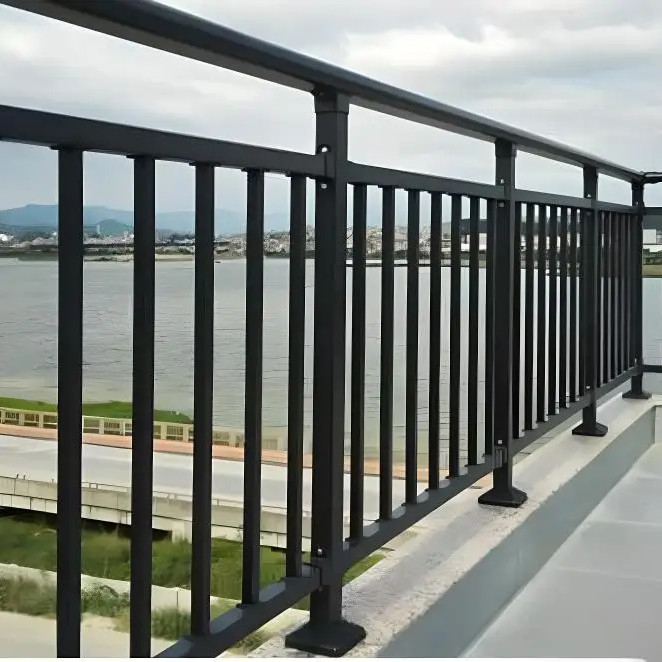 Clôture de protection de la vie privée pour jardin extérieur avec panneaux et conception horizontaux en ardoise en aluminium de qualité 6063