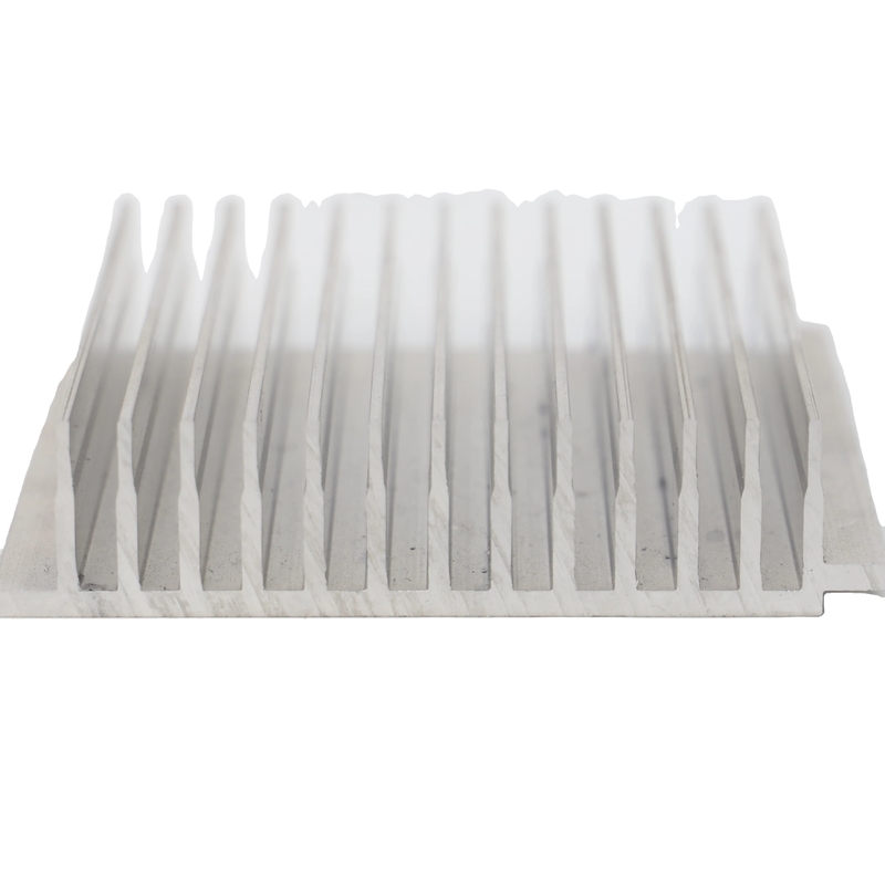 Profiles d'extrusion en aluminium anodisé en argent pour feuille de radiateur en aluminium de taille personnalisée