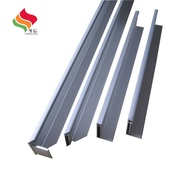 Cadre solaire en aluminium personnalisé pour les besoins de traitement décoratif et de perforation