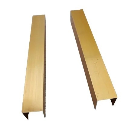6063/6061/6005/6060 T5/T6 Profil en aluminium anodisé doré pour la décoration de salle de bain