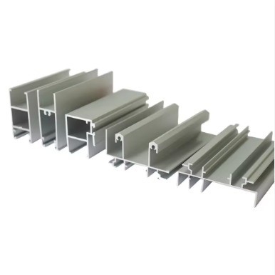 Service de soudage de profilés en aluminium carré pour portes et fenêtres au Cameroun