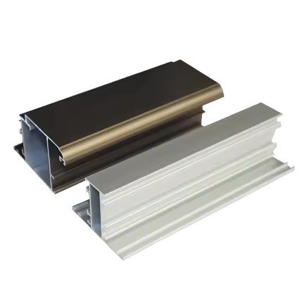 0.8 mm-2.0 mm épaisseur d'aluminium extrusion pour les portes et le système de cadre répondent à la norme GB