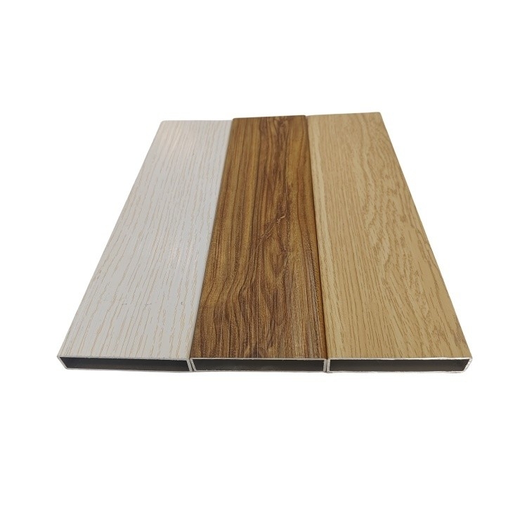 0.3 mm au-dessus de l'épaisseur Profil d'extrusion en aluminium à grains de bois pour fenêtres et portes