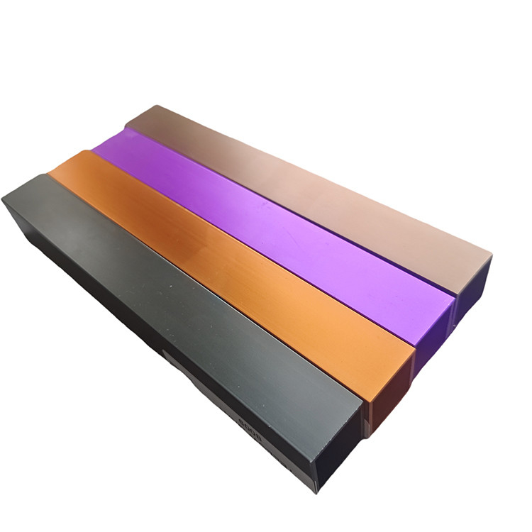 Profil d'extrusion en aluminium avec une surface anodisée colorée pour la ligne de décoration Dorado