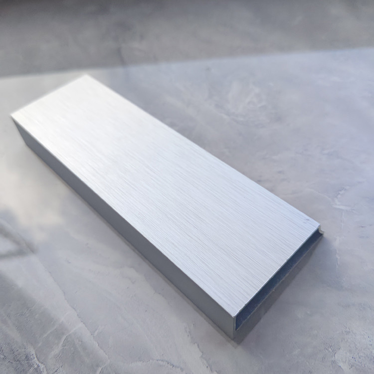 Profiles d'extrusion en aluminium pour fenêtre et porte coulissante pour l'oxydation en argent blanc sur mesure