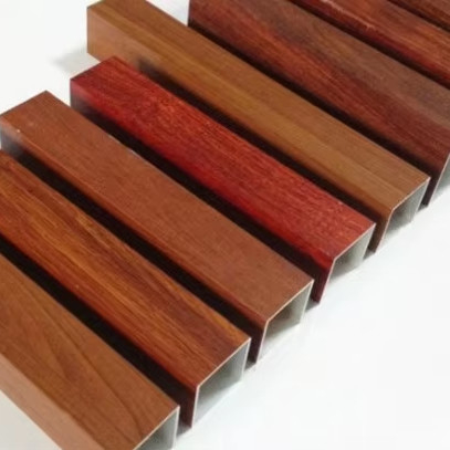 Profiles de fenêtres et de portes coulissantes en aluminium à grain de bois à extrusion personnalisée pour la découpe