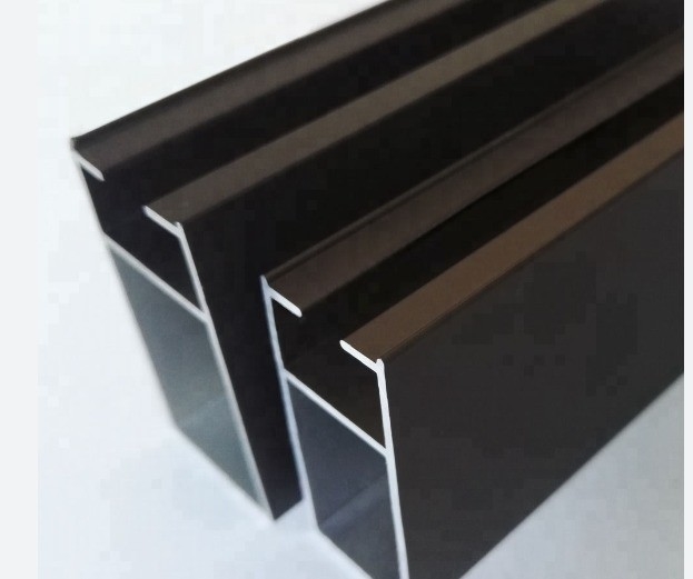 Profil en aluminium revêtu de poudre sur mesure pour fenêtres et portes coulissantes Tolérance ± 1%